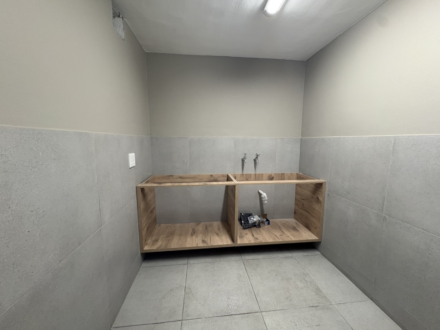 To Let Commercial Property for Rent in Montague Gardens Western Cape